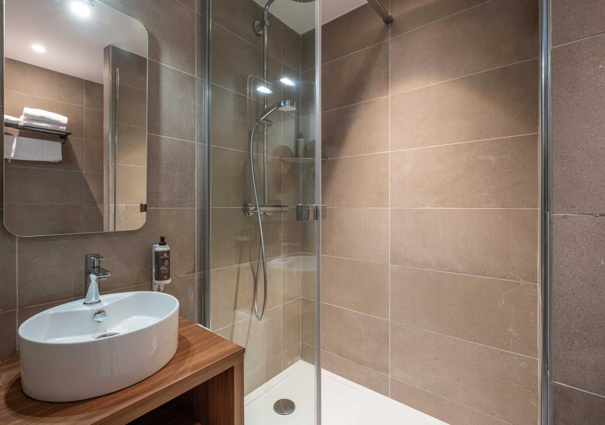 L'Escale Marine, The Originals Relais Hotel Крозон Екстериор снимка