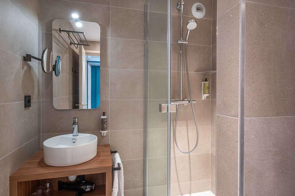 L'Escale Marine, The Originals Relais Hotel Крозон Стая снимка
